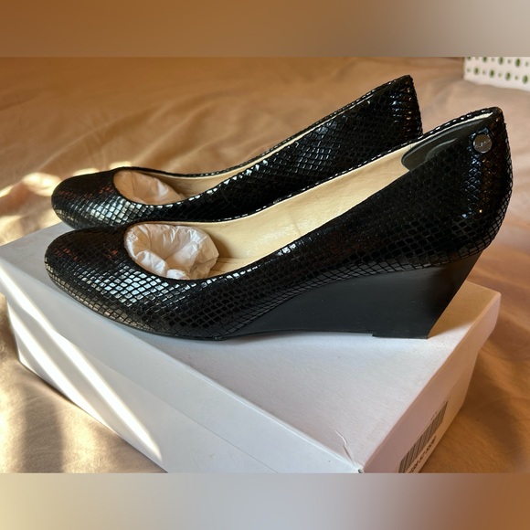 Calvin Klein Saxton Black Python Wedge Pumps- size 9.5 - Picture 5 of 10